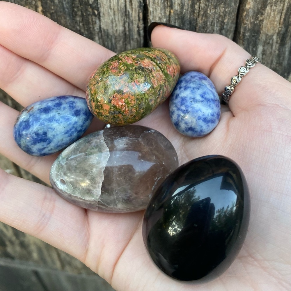 ☁️ set of five crystal carving eggs obsidian sodalite unakite amethyst